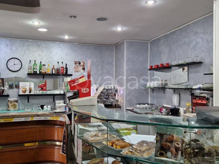 negozio in vendita ad Ivrea