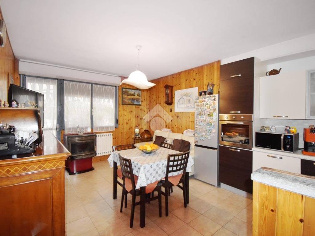 casa indipendente in vendita ad Ivrea