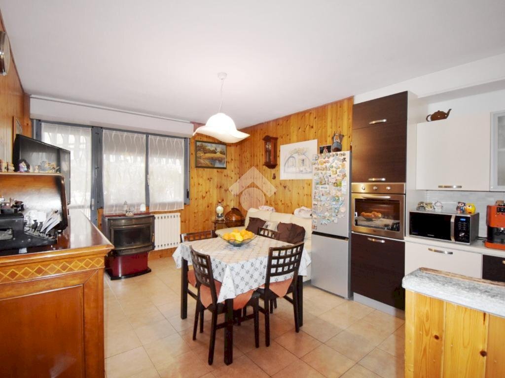 casa indipendente in vendita ad Ivrea