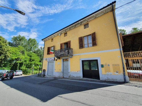 negozio in vendita ad Ivrea