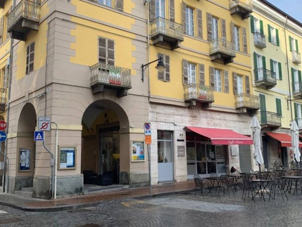 negozio in vendita ad Ivrea