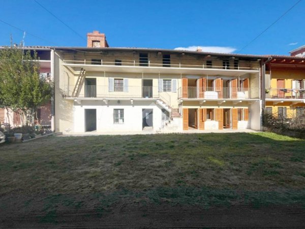 casa indipendente in vendita ad Ivrea