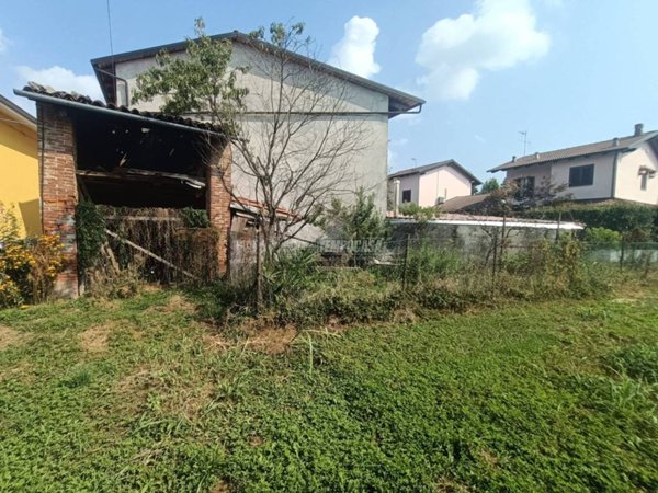 casa indipendente in vendita ad Ivrea