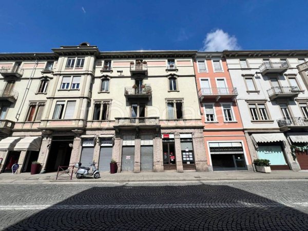 negozio in vendita ad Ivrea