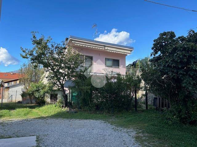 casa indipendente in vendita ad Ivrea
