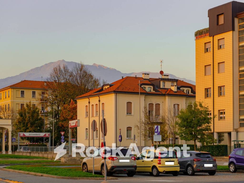 ufficio in vendita ad Ivrea