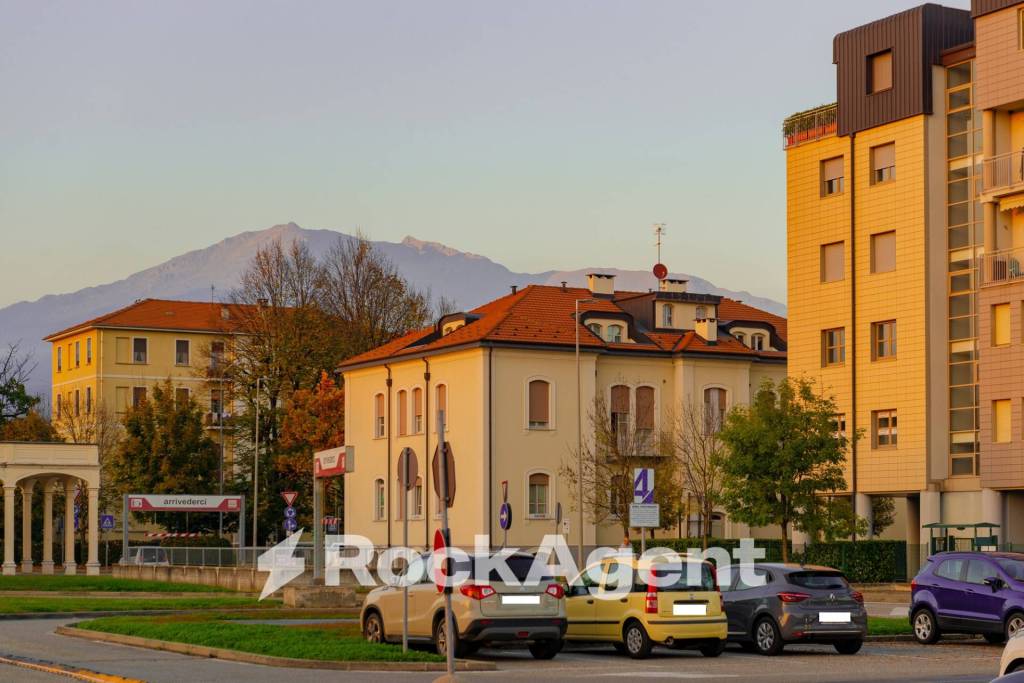 ufficio in vendita ad Ivrea