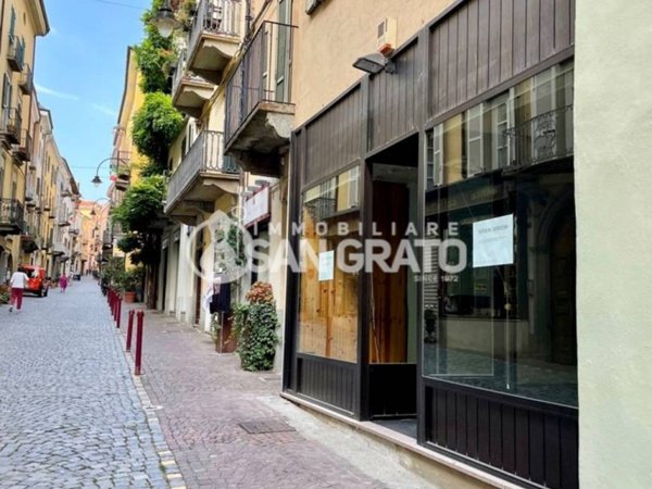 negozio in vendita ad Ivrea