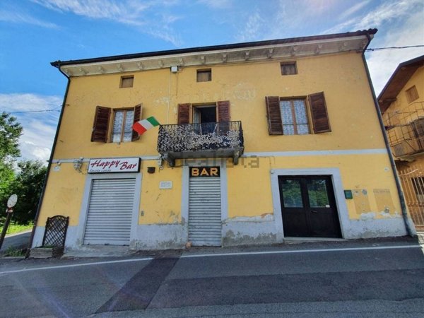 locale commerciale in vendita ad Ivrea