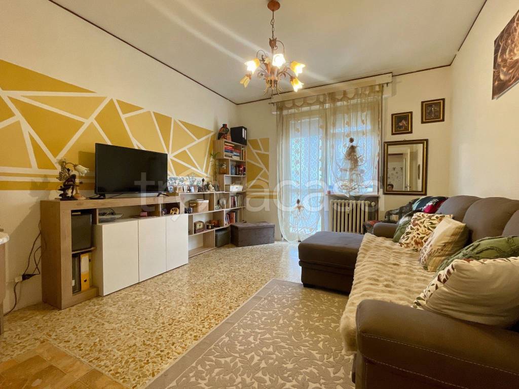 appartamento in vendita ad Ivrea in zona Torre Balfredo