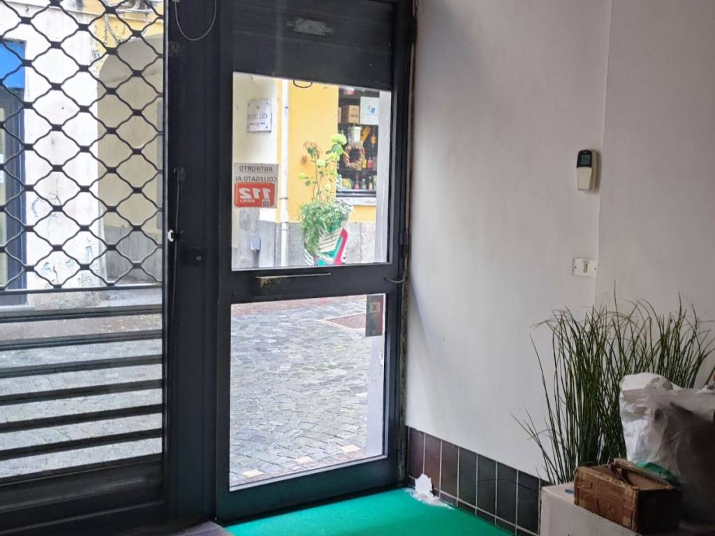 negozio in vendita ad Ivrea