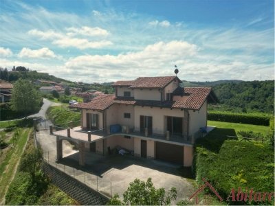 casa indipendente in vendita ad Ivrea