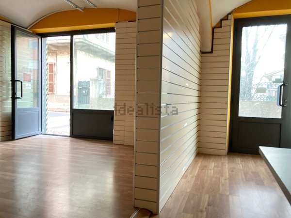 negozio in vendita ad Ivrea