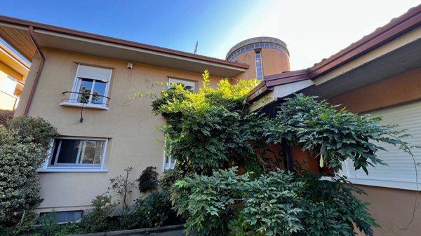 casa indipendente in vendita ad Ivrea