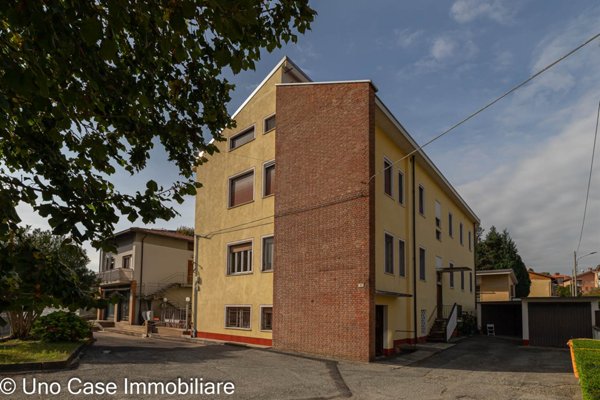 negozio in vendita ad Ivrea
