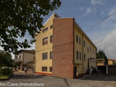 negozio in vendita ad Ivrea