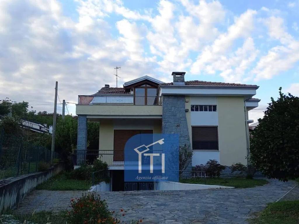 casa indipendente in vendita ad Ivrea