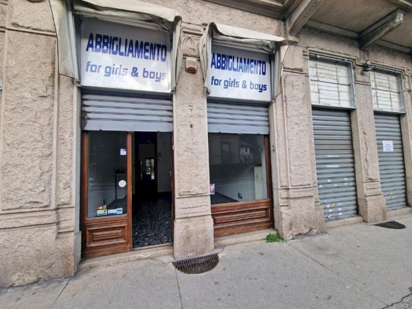 negozio in vendita ad Ivrea