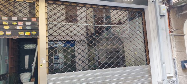 locale commerciale in vendita ad Ivrea