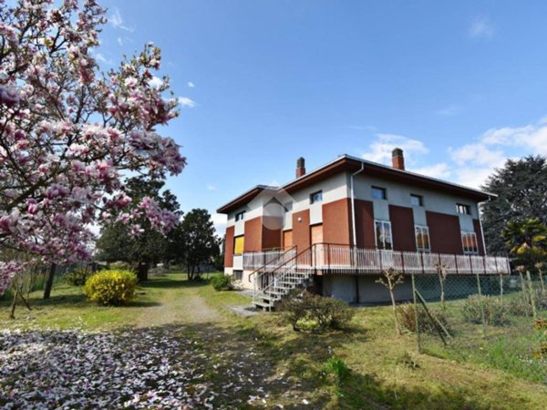 casa indipendente in vendita ad Ivrea in zona Torre Balfredo