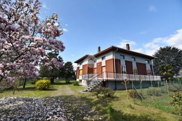 casa indipendente in vendita ad Ivrea in zona Torre Balfredo