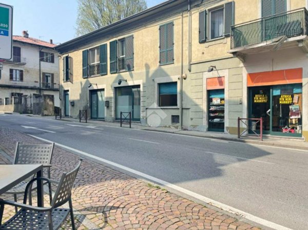 negozio in vendita ad Ivrea