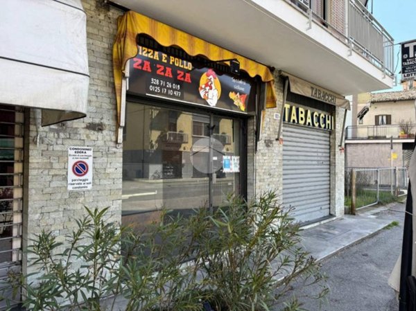 negozio in vendita ad Ivrea