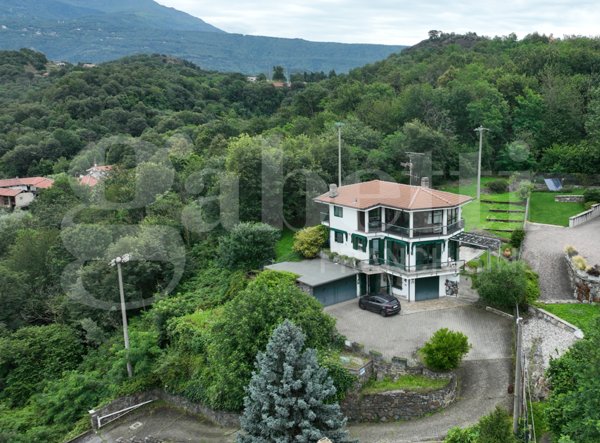 casa indipendente in vendita ad Ivrea