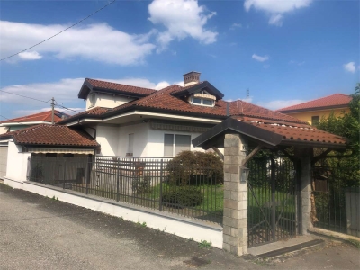 casa indipendente in vendita ad Ivrea