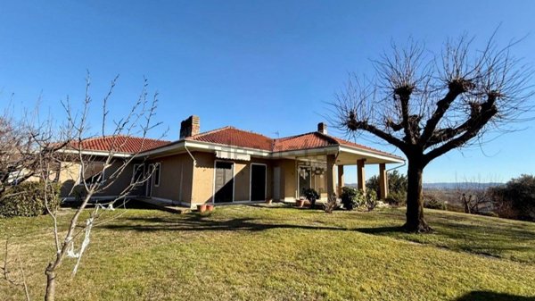 casa indipendente in vendita ad Ivrea