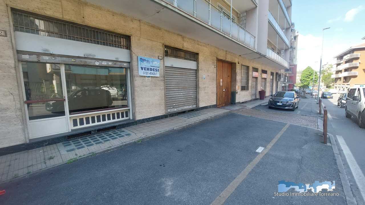 negozio in vendita ad Ivrea