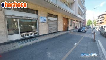negozio in vendita ad Ivrea