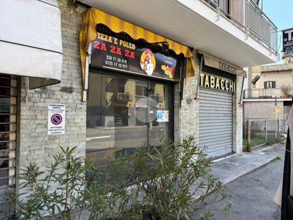 negozio in vendita ad Ivrea