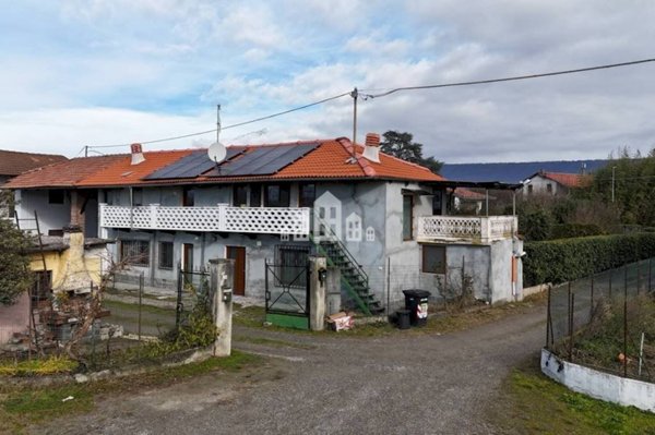 casa indipendente in vendita ad Ivrea in zona Torre Balfredo