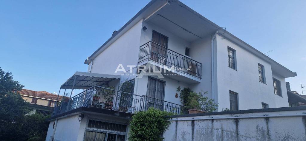 casa indipendente in vendita ad Ivrea