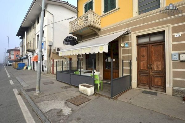 locale commerciale in vendita ad Ivrea