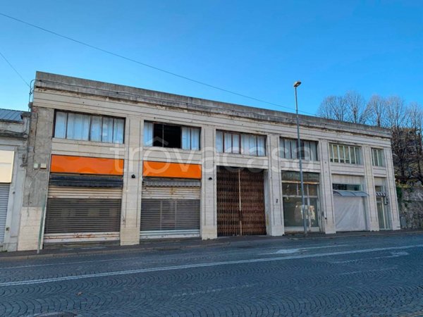 negozio in vendita ad Ivrea