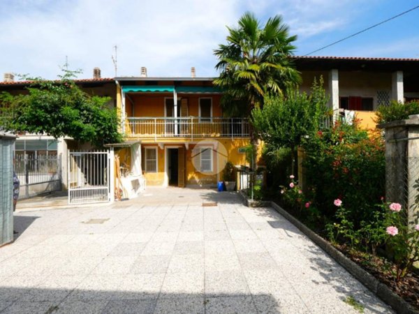 casa indipendente in vendita ad Ivrea