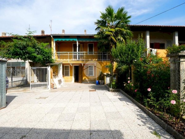 casa indipendente in vendita ad Ivrea