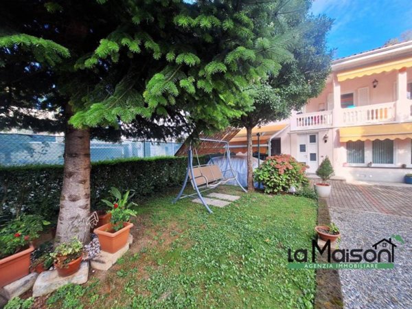 casa indipendente in vendita ad Ivrea
