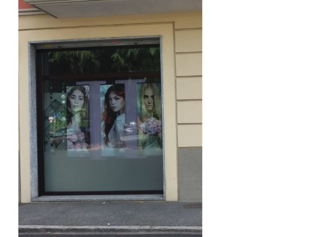 negozio in vendita ad Ivrea