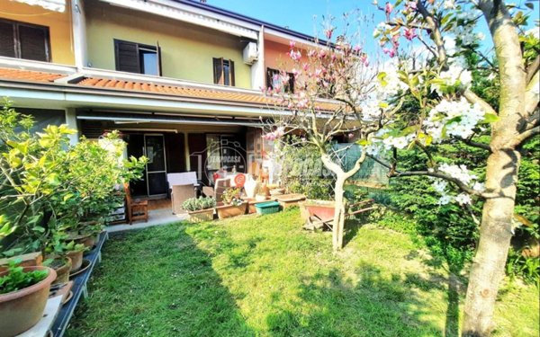 casa indipendente in vendita ad Ivrea