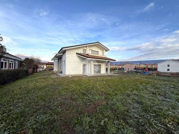 casa indipendente in vendita ad Ivrea