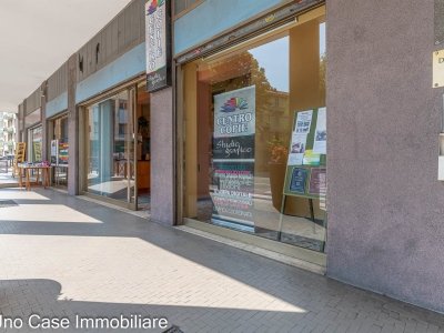 negozio in vendita ad Ivrea