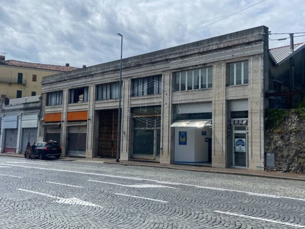 negozio in vendita ad Ivrea