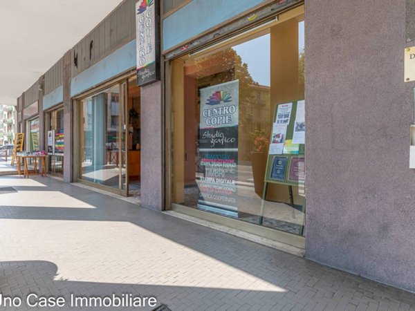 negozio in vendita ad Ivrea