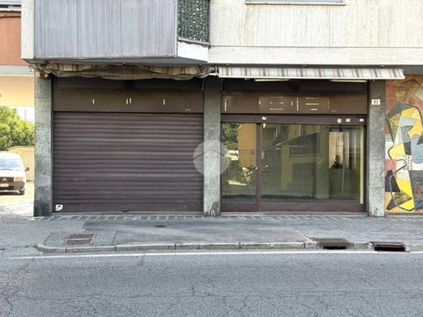 negozio in vendita ad Ivrea