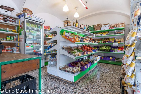 negozio in vendita ad Ivrea