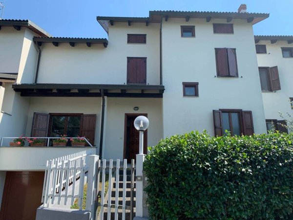 casa indipendente in vendita ad Ivrea