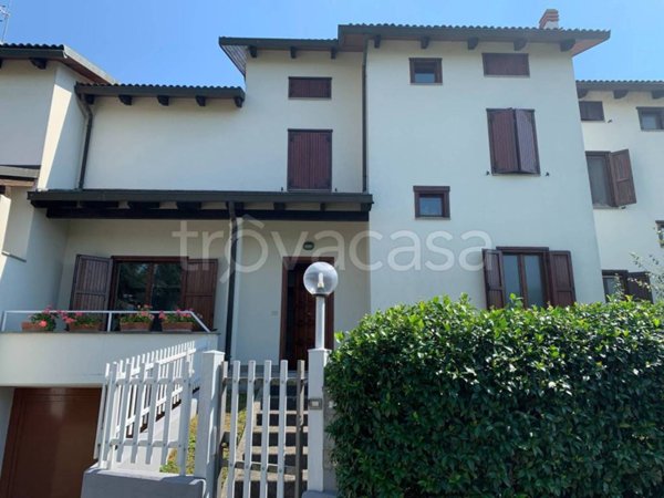 casa indipendente in vendita ad Ivrea